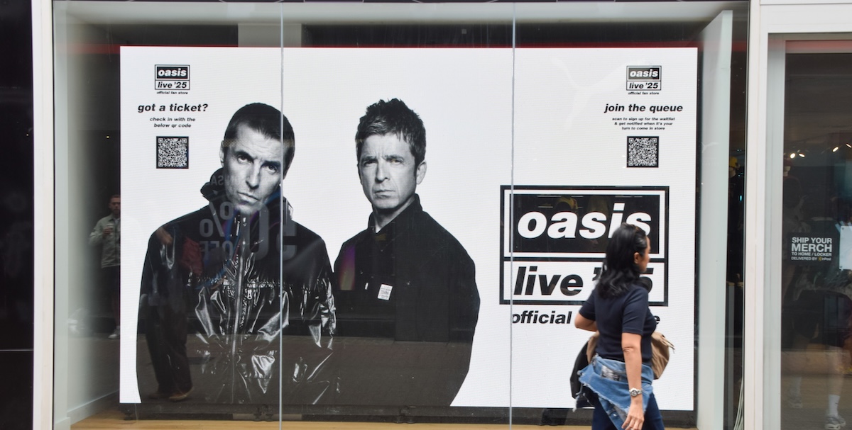 Un uomo è morto cadendo dagli spalti durante un concerto degli Oasis a Wembley, a Londra