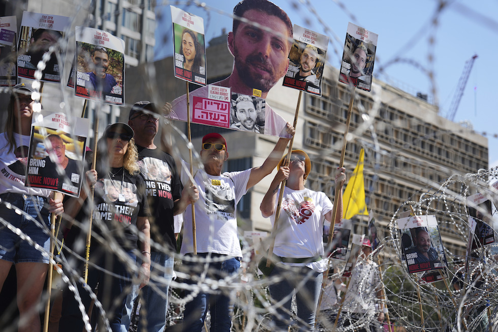 Una protesta delle famiglie degli ostaggi a Tel Aviv, 2 agosto 2025
