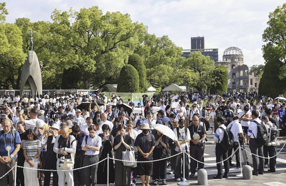 Un momento delle cerimonie di quest'anno, il 6 agosto a Hiroshima; sullo sfondo si vede la cupola 