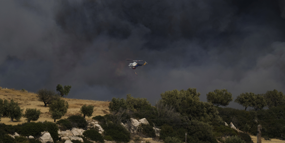 Sono in corso diversi incendi boschivi in Grecia, in particolare a sud di Atene