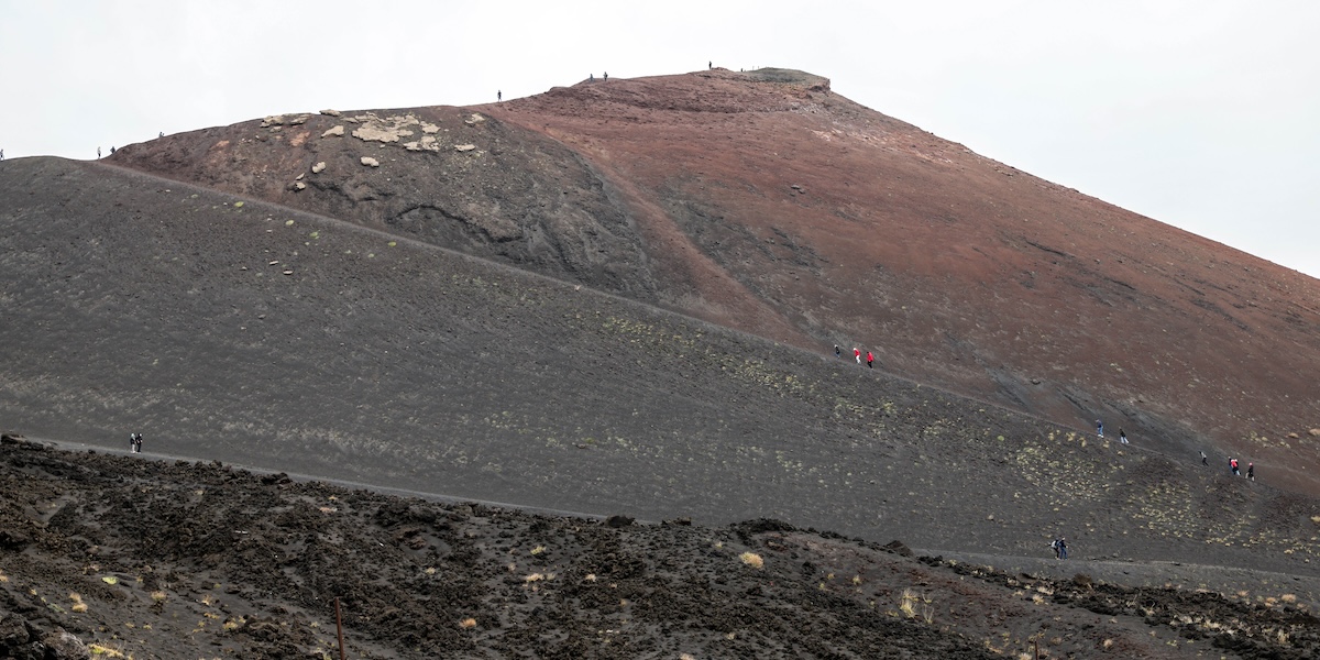 Si è aperta una nuova bocca effusiva sulla cima dell’Etna