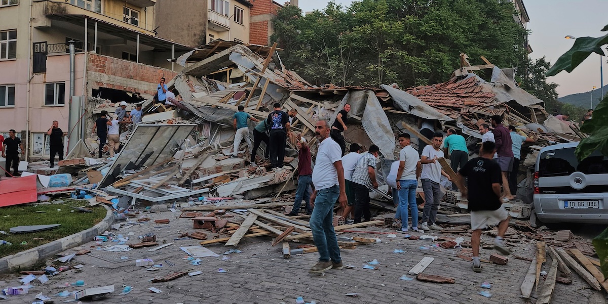 In Turchia c’è stato un terremoto di magnitudo 6.1: è morta una persona e sono crollati sedici edifici