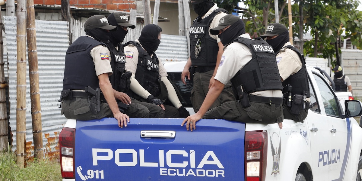 In Ecuador un gruppo di uomini ha ucciso a colpi d’arma da fuoco almeno 8 persone fuori da una discoteca