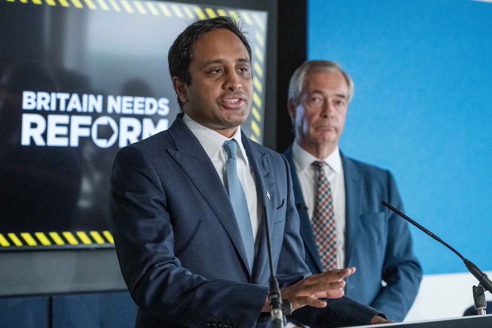 Zia Yusuf e, sullo sfondo, Farage, a Londra, il 4 agosto