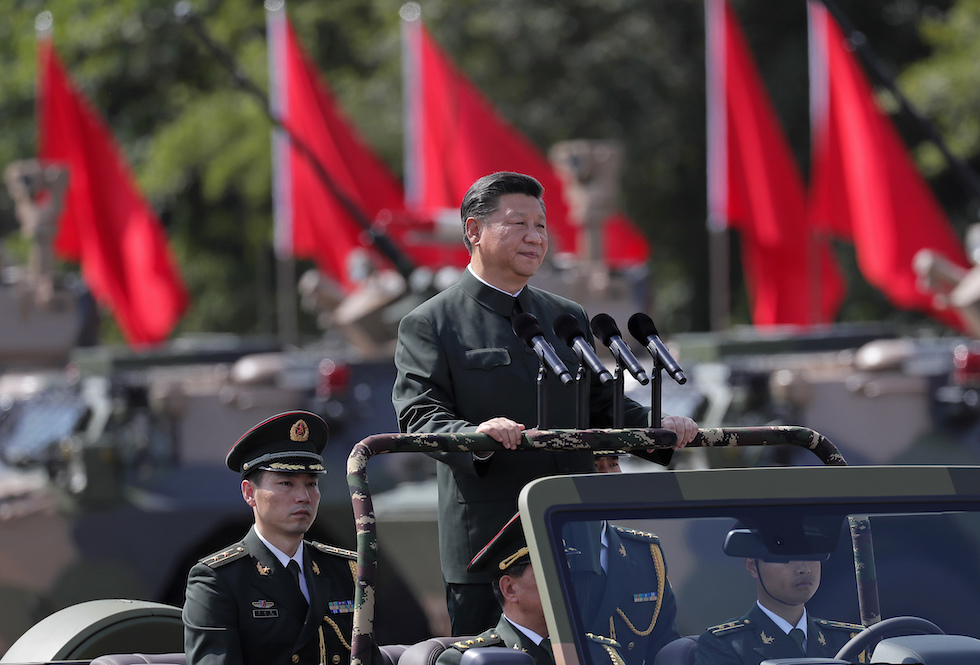 Xi Jinping durante una parata militare nel 2017 