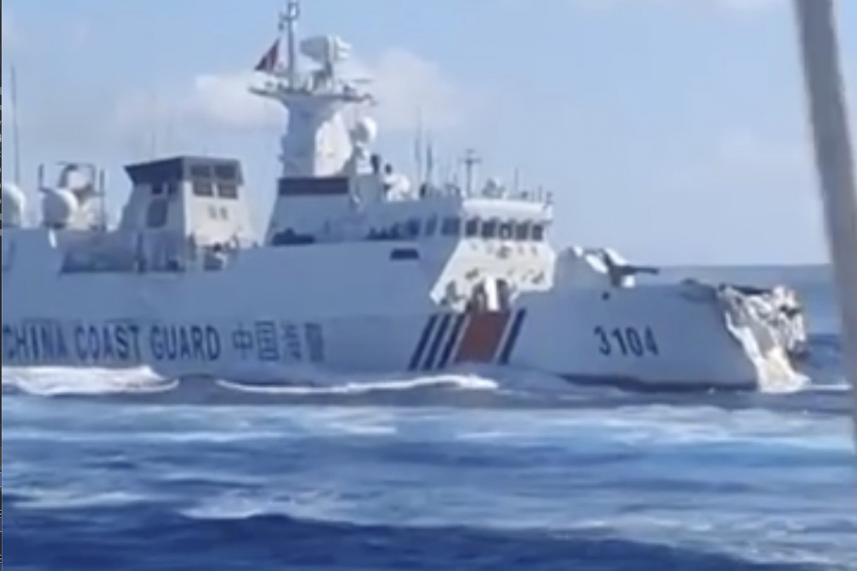 Leggi l'articolo: Lo scontro tra due navi cinesi che inseguivano un’imbarcazione filippina nel mar Cinese Meridionale