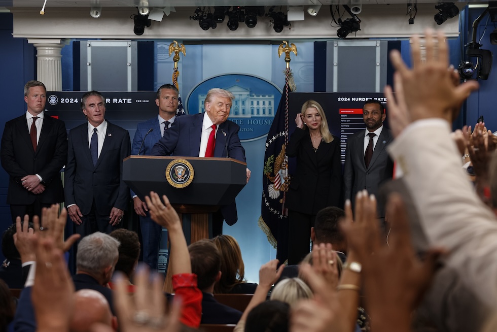 Donald Trump durante una conferenza stampa alla Casa Bianca, l'11 agosto