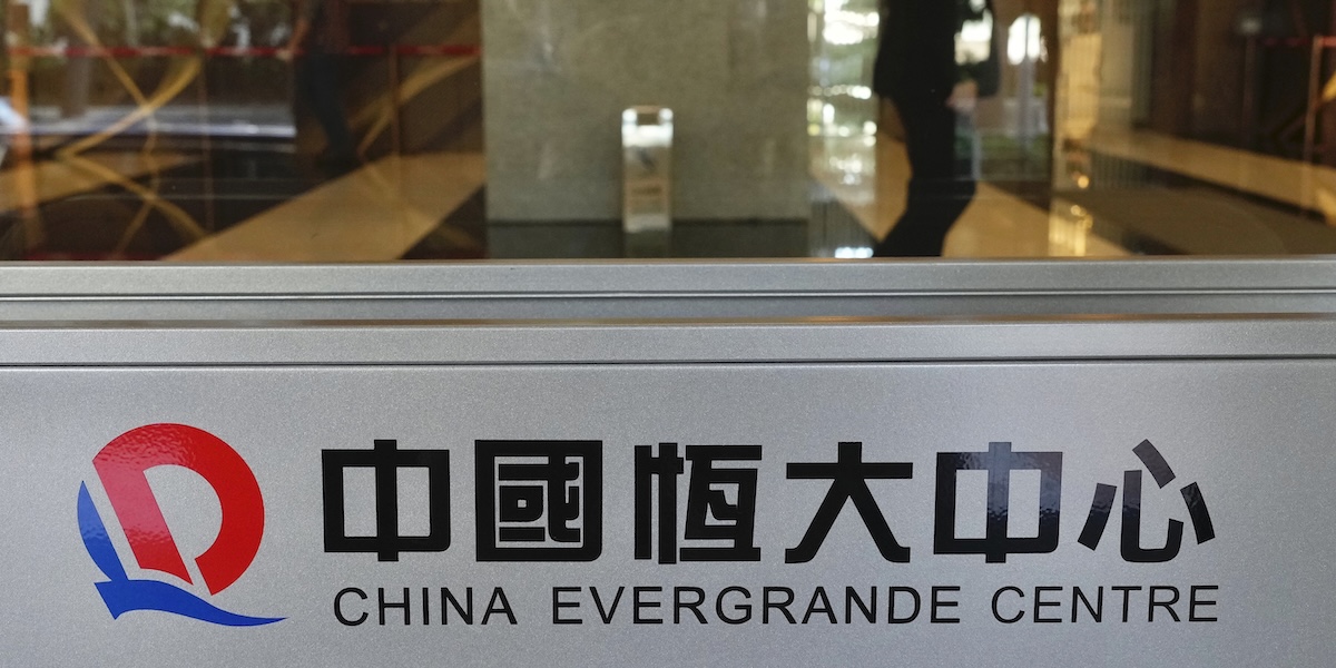 L’enorme società immobiliare cinese Evergrande, in liquidazione dal 2024, ritirerà le proprie azioni dalla borsa di Hong Kong