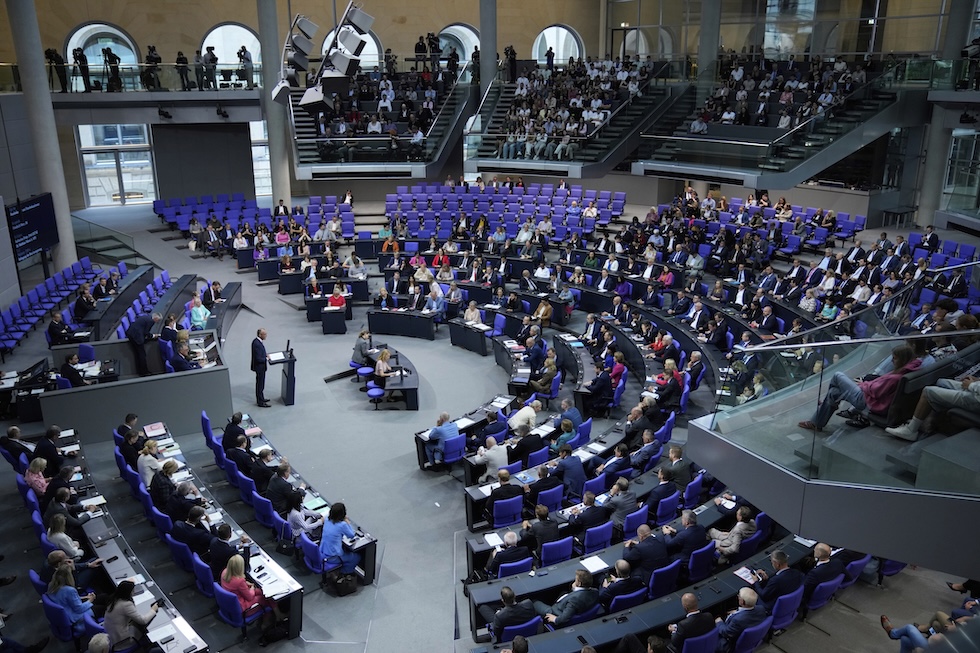 Merz interviene al Bundestag, il 9 luglio 