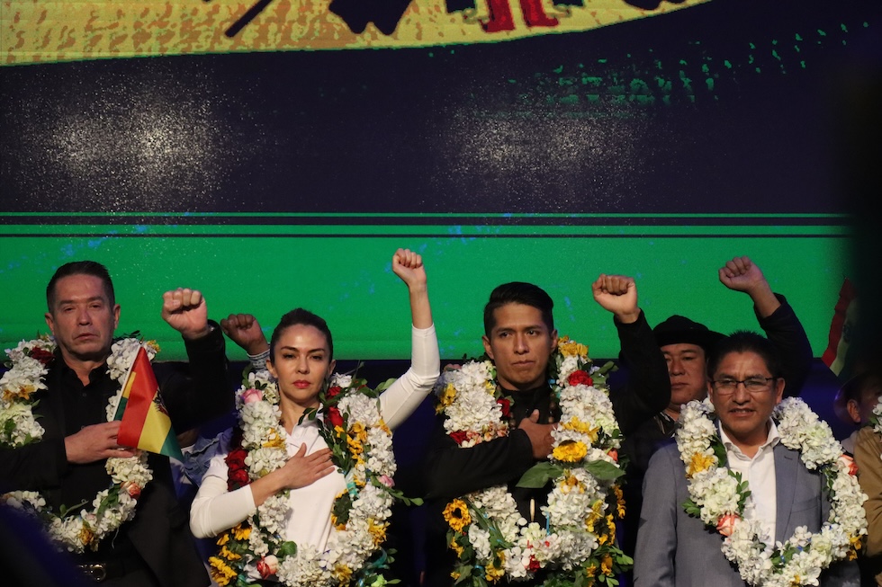Andrónico Rodríguez, secondo da destra, con la sua candidata vicepresidente Mariana Prado, durante un evento a La Paz, lo scorso maggio