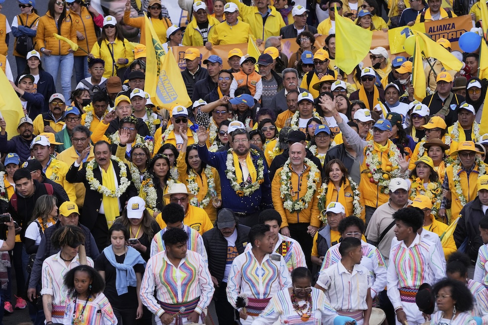 Samuel Doria Medina, al centro, durante un comizio a La Paz, il 12 agosto