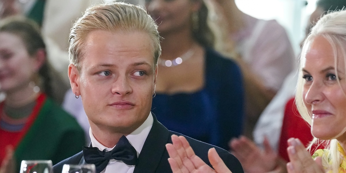 Il figlio della principessa ereditaria della Norvegia è stato incriminato per stupro e lesioni