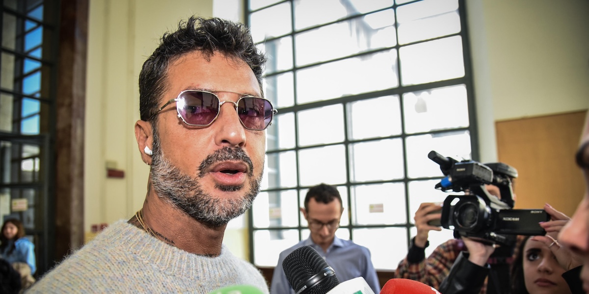 Il Garante della privacy ha ordinato a Fabrizio Corona di rimuovere i messaggi privati dell’attore Raoul Bova da YouTube e Instagram