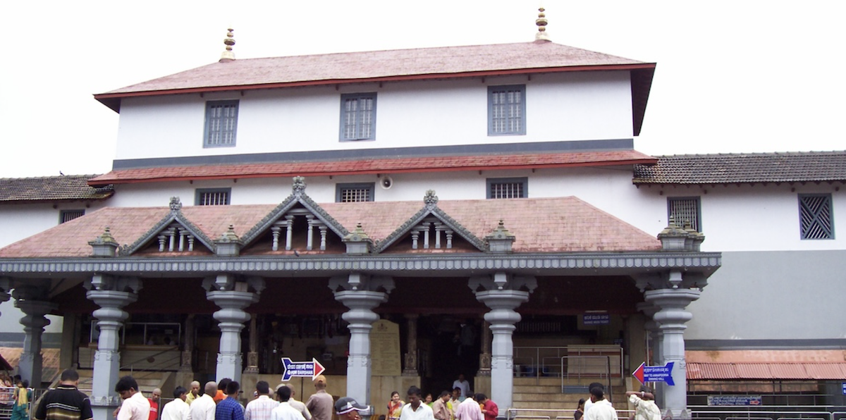 L’uomo che in India aveva denunciato omicidi e stupri di massa vicino a un importante tempio induista è stato arrestato per falsa testimonianza