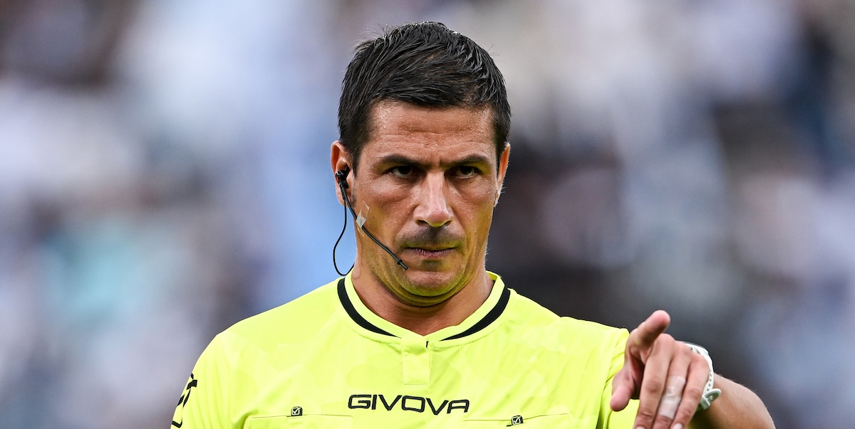 Leggi l'articolo: Per la prima volta in Serie A, un arbitro ha spiegato allo stadio una decisione presa con il VAR
