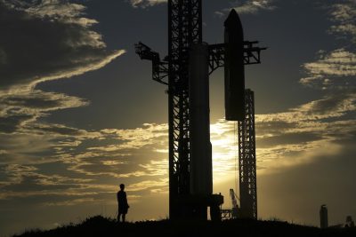Il razzo Starship di SpaceX è in preparazione per un test.