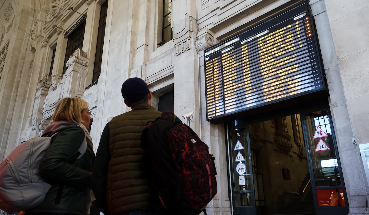 Tra il 4 e 5 settembre ci sarà uno sciopero nazionale del trasporto ferroviario, il 6 e il 26 settembre in quello aereo