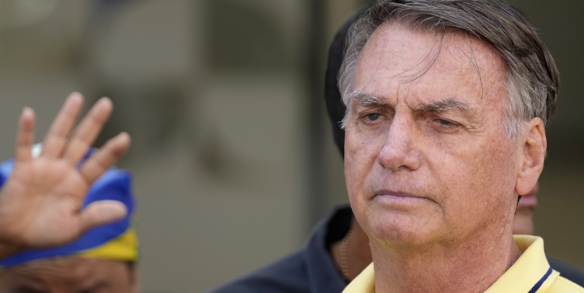 È stata rafforzata la vigilanza nei confronti dell’ex presidente brasiliano Jair Bolsonaro, per pericolo di fuga all’estero