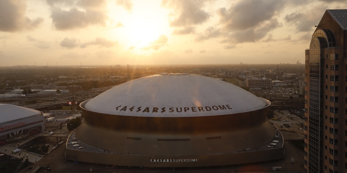 Lo stadio di New Orleans durante l’uragano Katrina