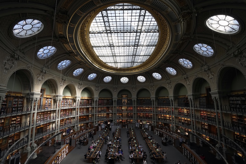 La sala centrale della Bibliothèque Nationale de France, in una foto del 2022 