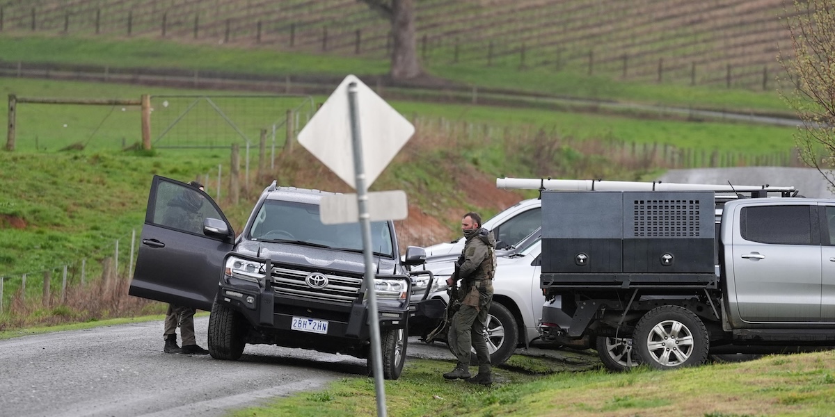 In Australia stanno cercando da cinque giorni un uomo sospettato di aver ucciso due poliziotti