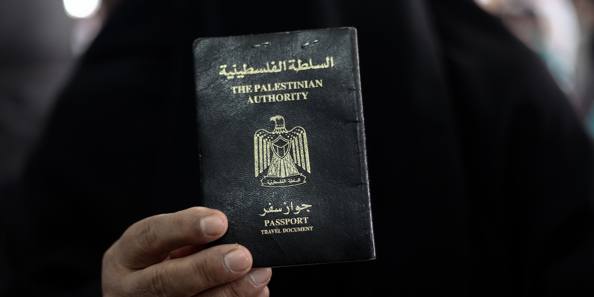 Gli Stati Uniti hanno sospeso l’approvazione di tutti i visti temporanei per le persone con passaporto palestinese