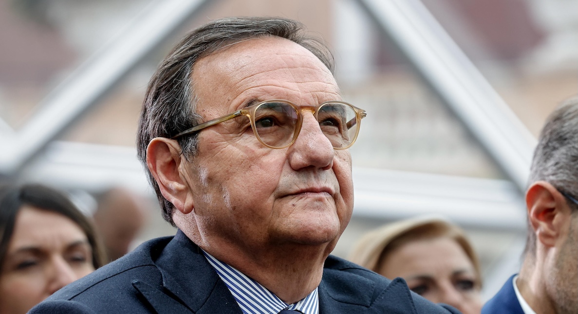 Il sindaco di Fiumicino è indagato in un’ampia inchiesta su presunti appalti truccati nel comune