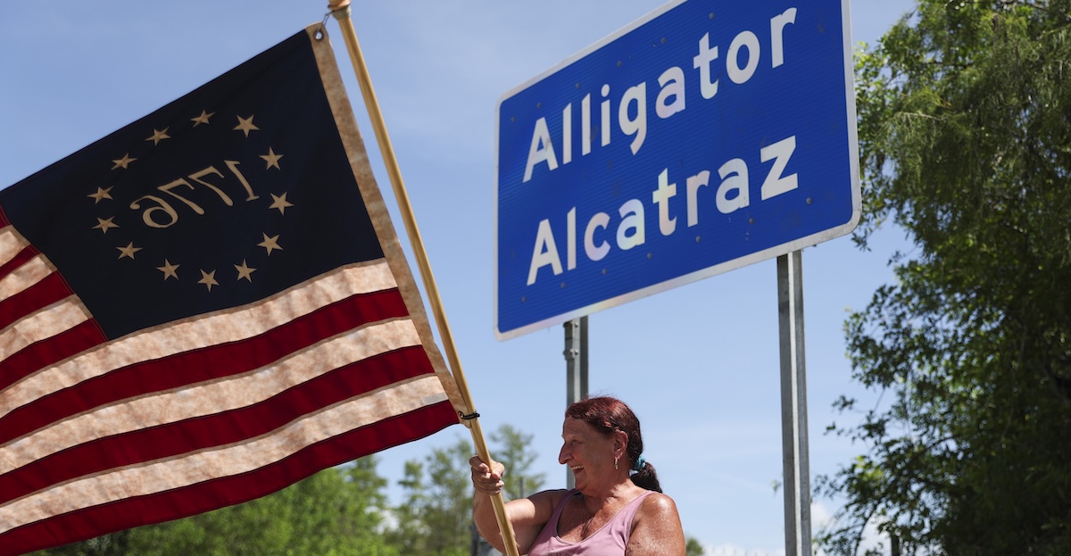 Un tribunale d’appello degli Stati Uniti ha sospeso l’ordine di chiusura di “Alligator Alcatraz”