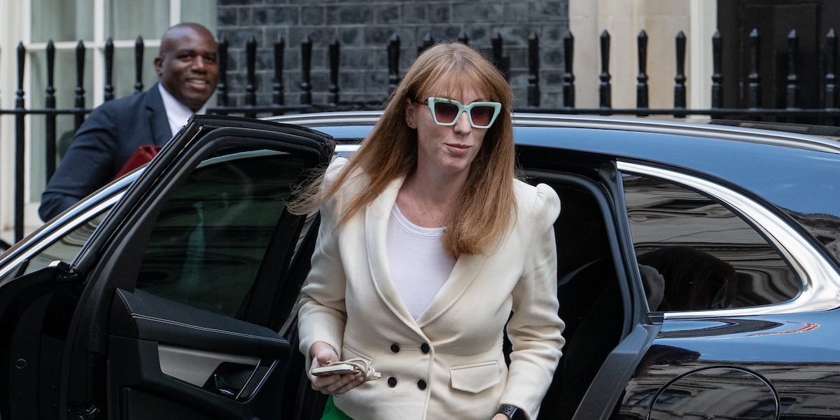 Un giorno di cambiamenti nel governo britannico