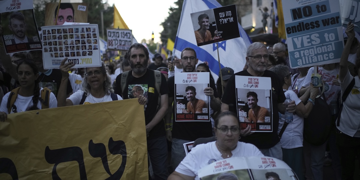 Hamas ha diffuso un video di due ostaggi che si troverebbero nella città di Gaza, dove Israele ha intensificato gli attacchi