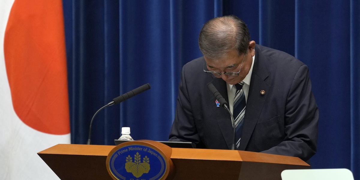Il primo ministro Shigeru Ishiba durante la conferenza stampa in cui ha annunciato le dimissioni, 7 settembre 2025 (Toru Hanai/Pool Photo via AP)