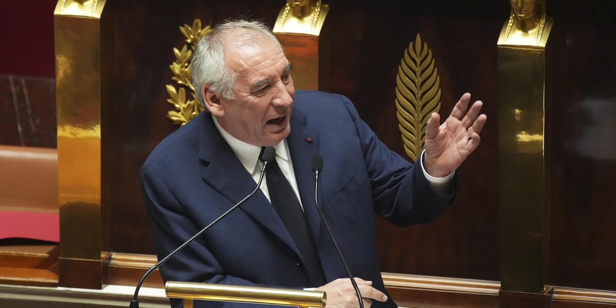 È caduto il governo francese, di nuovo