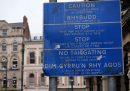 Un cartello bilingue nell'area pedonale di Cardiff, il 3 settembre