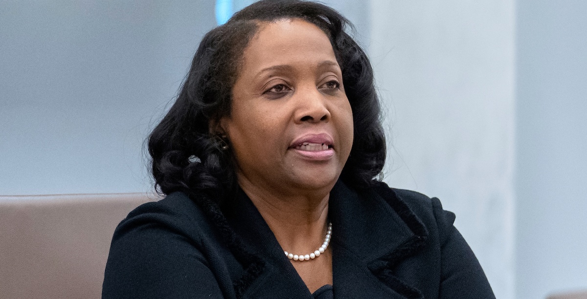 Un tribunale statunitense ha bloccato il licenziamento della consigliera della Federal Reserve Lisa Cook