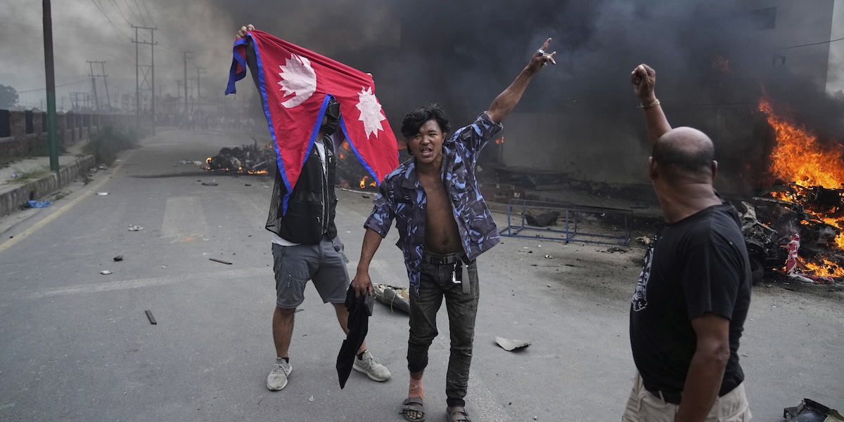 Il governo nepalese dice che le persone uccise nelle proteste dei giorni scorsi sono 30