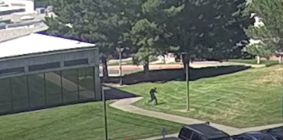 C’è un nuovo video del presunto assassino di Charlie Kirk