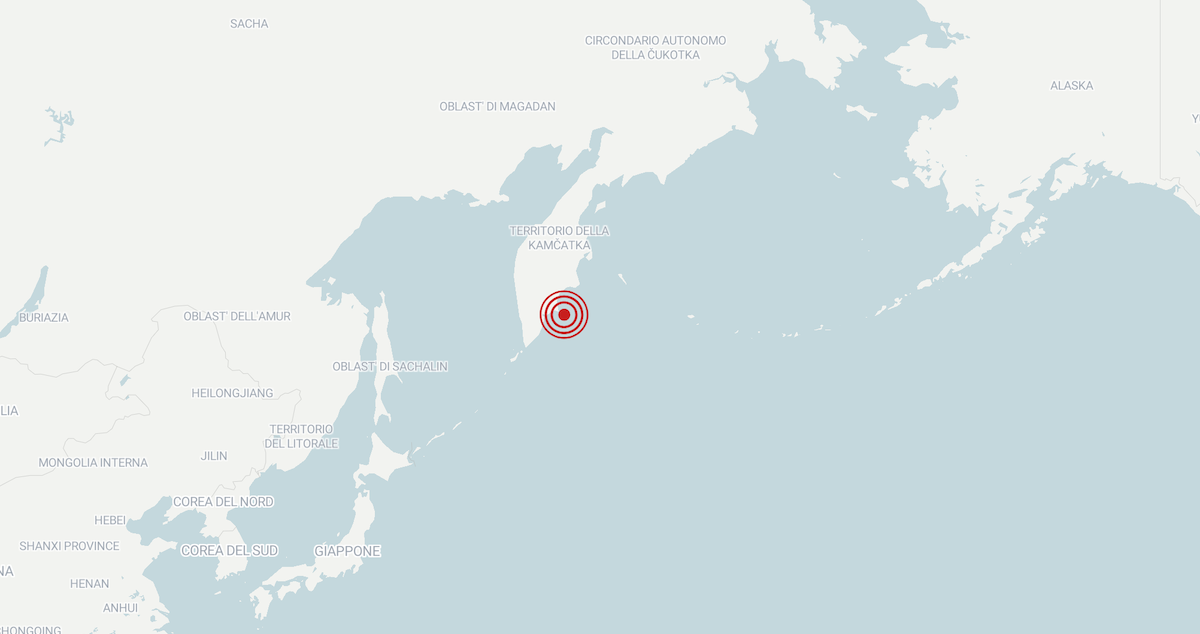 C’è stato un forte terremoto al largo della Kamchatka, in Russia