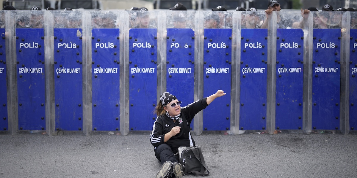 In Turchia è stato arrestato il sindaco di uno dei distretti di Istanbul, in un’ampia campagna giudiziaria contro i politici di opposizione
