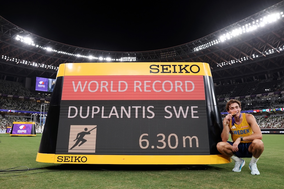 Leggi l'articolo: L’ennesimo record del mondo di Armand Duplantis nel salto con l’asta, stavolta ai Mondiali e a 6 metri e 30