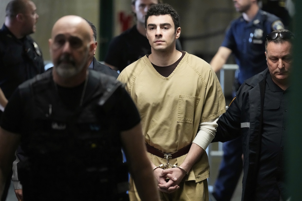 Nel processo statale nei confronti di Luigi Mangione sono state respinte le due accuse di omicidio con fini terroristici