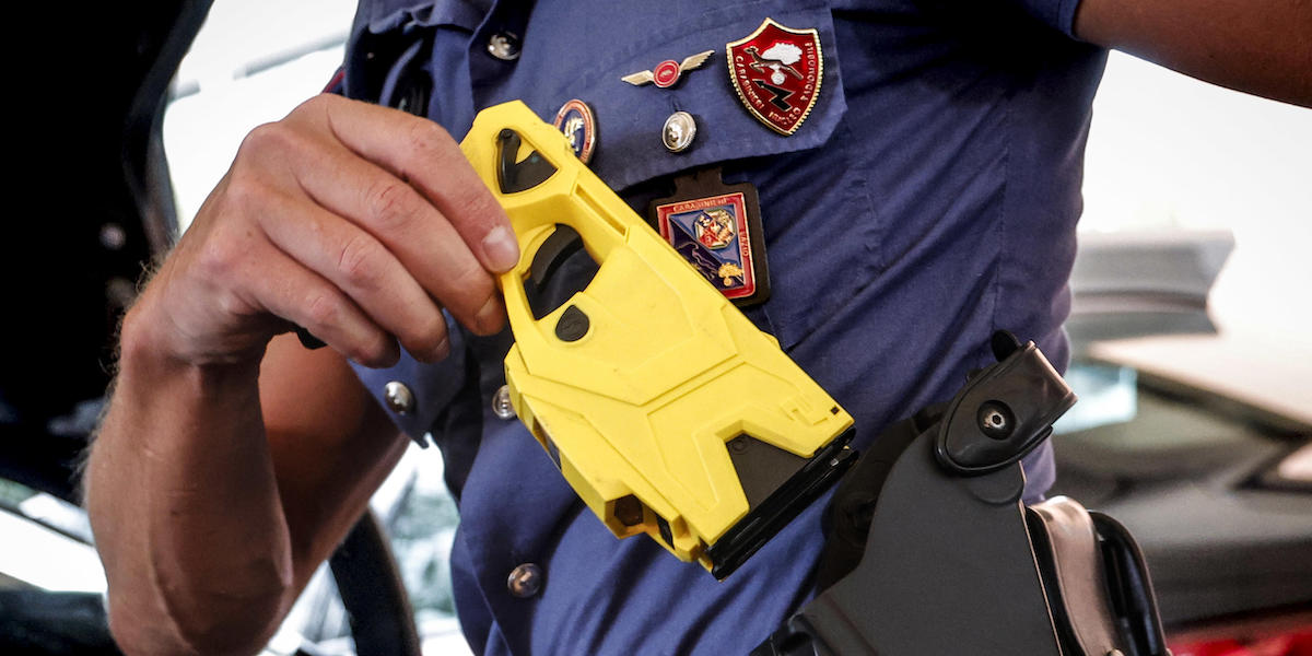 Genova ha bloccato la sperimentazione dei taser alla polizia locale prima ancora che iniziasse