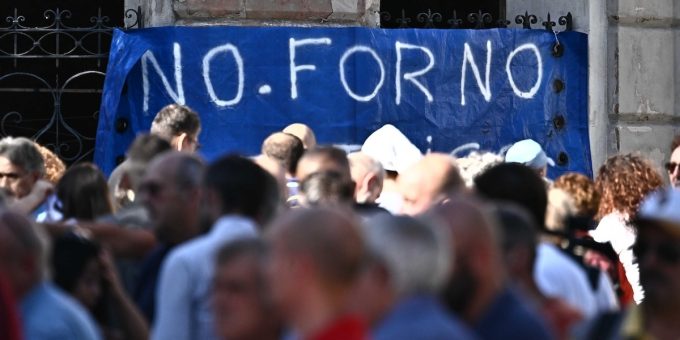 Il governo vuole salvare l’acciaieria di Genova con un forno elettrico