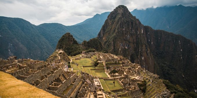Una protesta sta bloccando centinaia di turisti a Machu Picchu