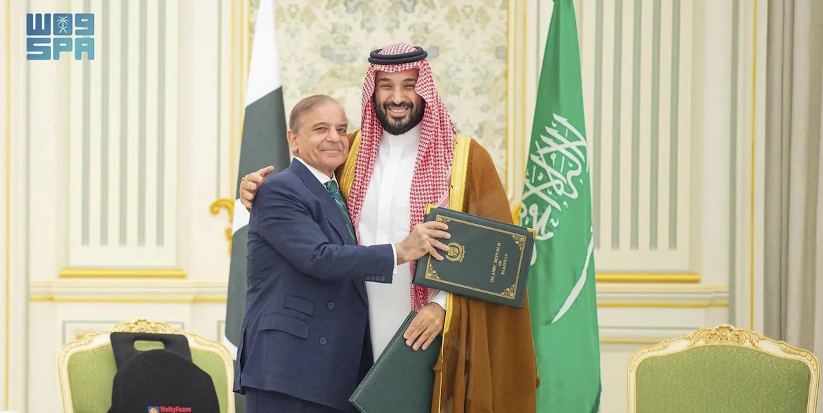 Pakistan e Arabia Saudita hanno firmato un accordo di difesa per cui un attacco a uno dei due sarà considerato un attacco a entrambi