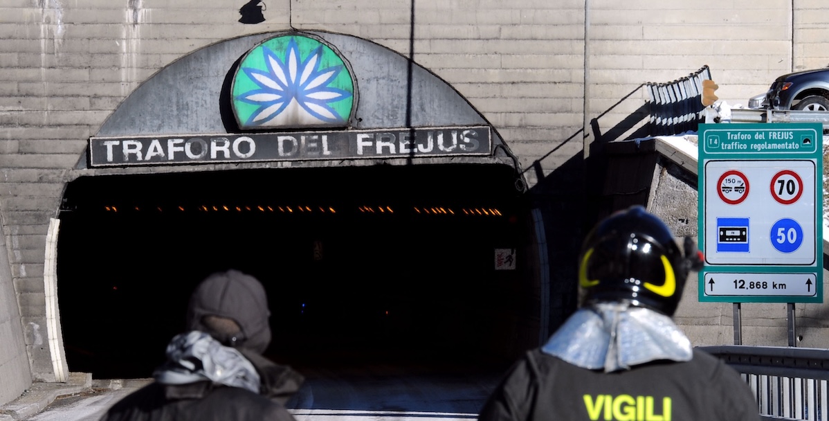 Il traforo del Frejus è stato chiuso alcune ore per i mezzi pesanti dal lato francese a causa di un incidente sulla rampa di accesso