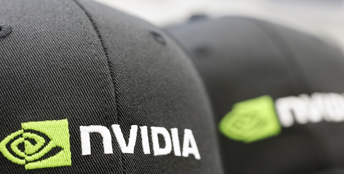 La società di microchip Nvidia investirà 5 miliardi di dollari in Intel, sua concorrente che però è in difficoltà da un po’