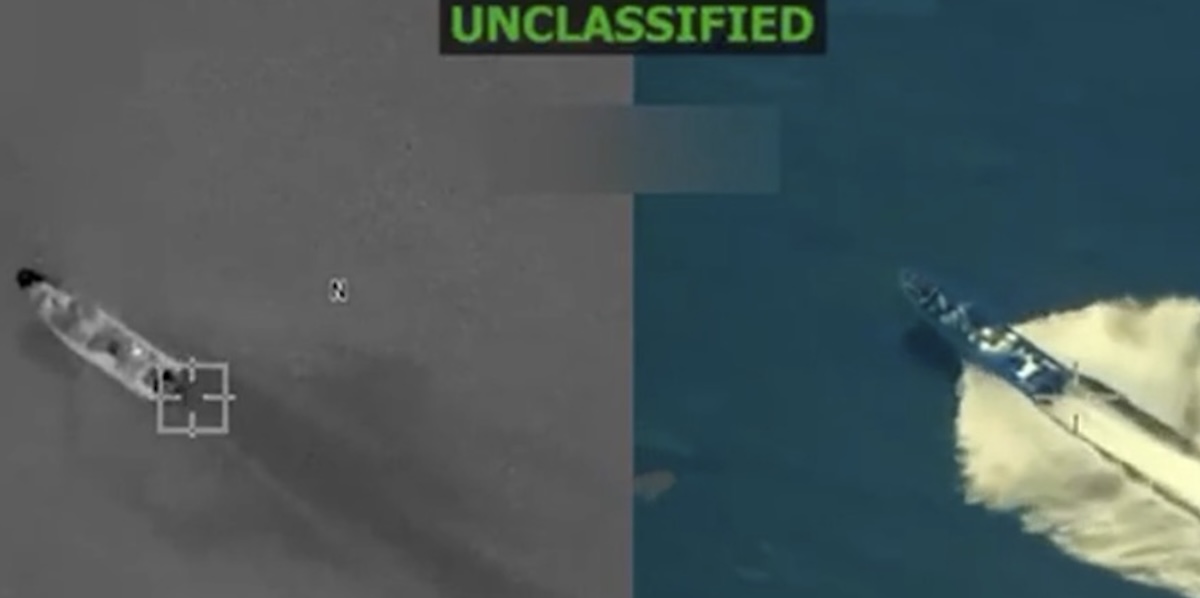 L'imbarcazione colpita dagli Stati Uniti in una foto pubblicata dal presidente statunitense Donald Trump sul suo social Truth