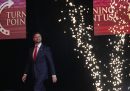 Il vicepresidente JD Vance mentre sale sul palco