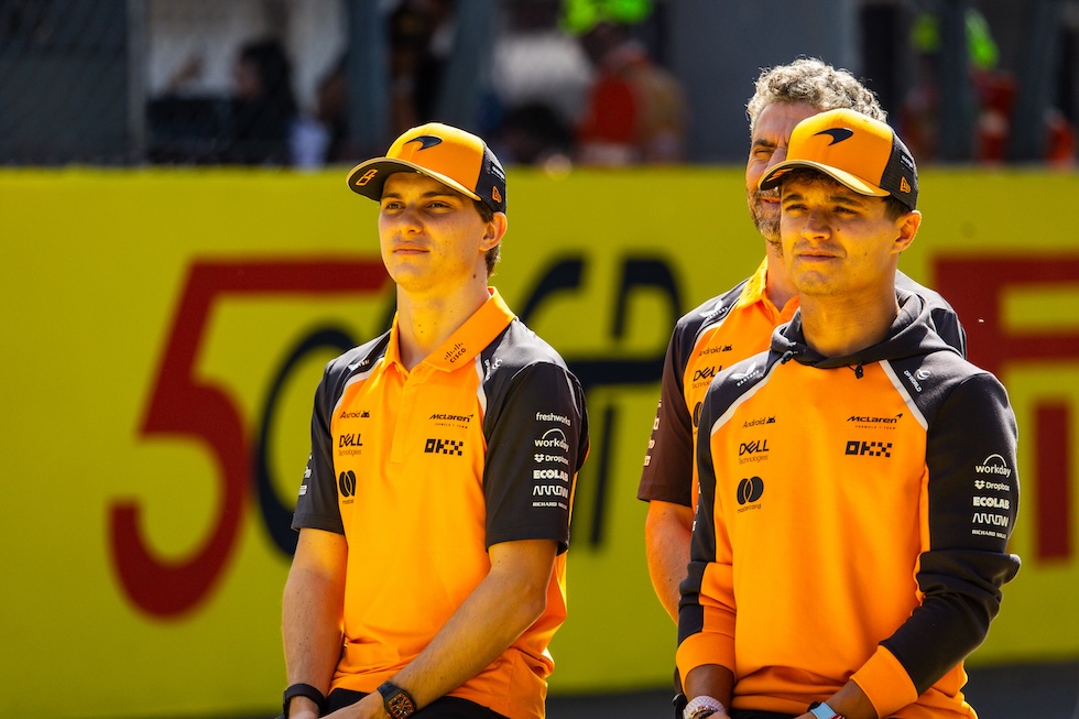 I piloti della McLaren Lando Norris (destra) e Oscar Piastri (sinistra), 7 settembre 2025 (Jayce Illman/Getty Images)