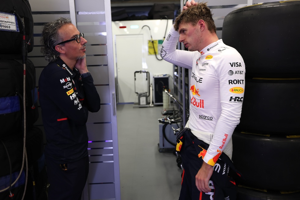 Max Verstappen e il suo team principal Laurent Mekies a Baku, 19 settembre 2025 (Mark Thompson/Getty Images)